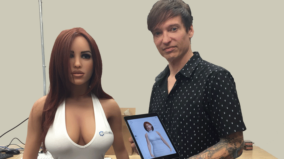 Harmony con Matt McMullen, el CEO de RealDoll