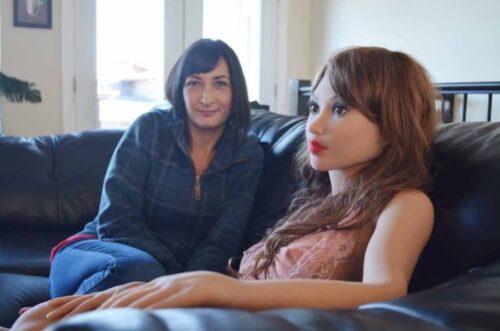 Kristin Dickson, la directora ejecutiva de un negocio de alquiler de muñecas sexuales