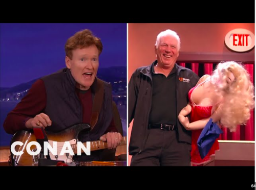 Una muñeca sexual en el programa de entrevistas de Conan